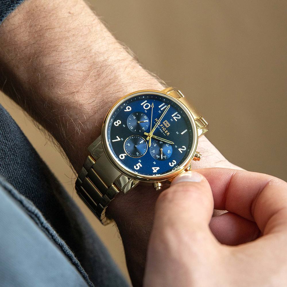 CHANGE DATE OR DAY AND TIME ON WATCHES