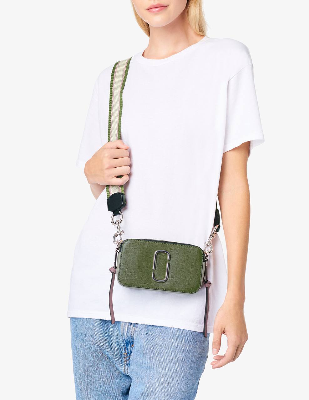 Marc jacobs logo strap snapshot camera bag best sale