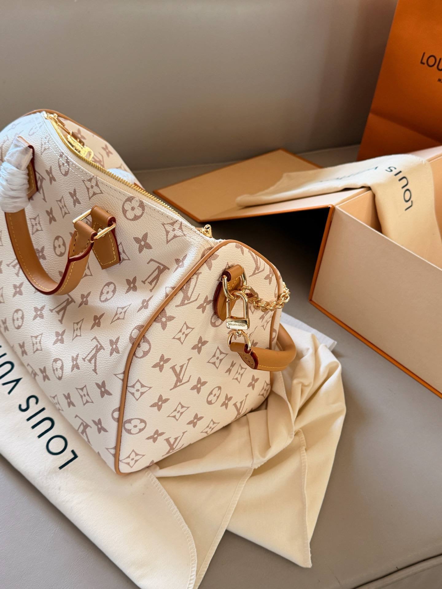 Louis Vuitton Speedy Soft 30 Lucky