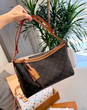 LOUIS VUITTON CARRYALL EAST WEST BAG