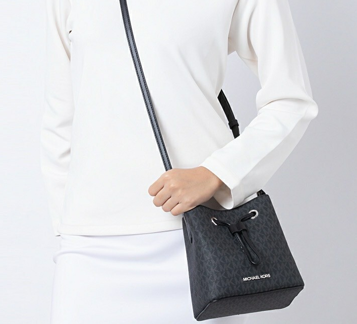 MICHAEL KORS SURI Small Logo Bucket Crossbody Black Signature Canvas