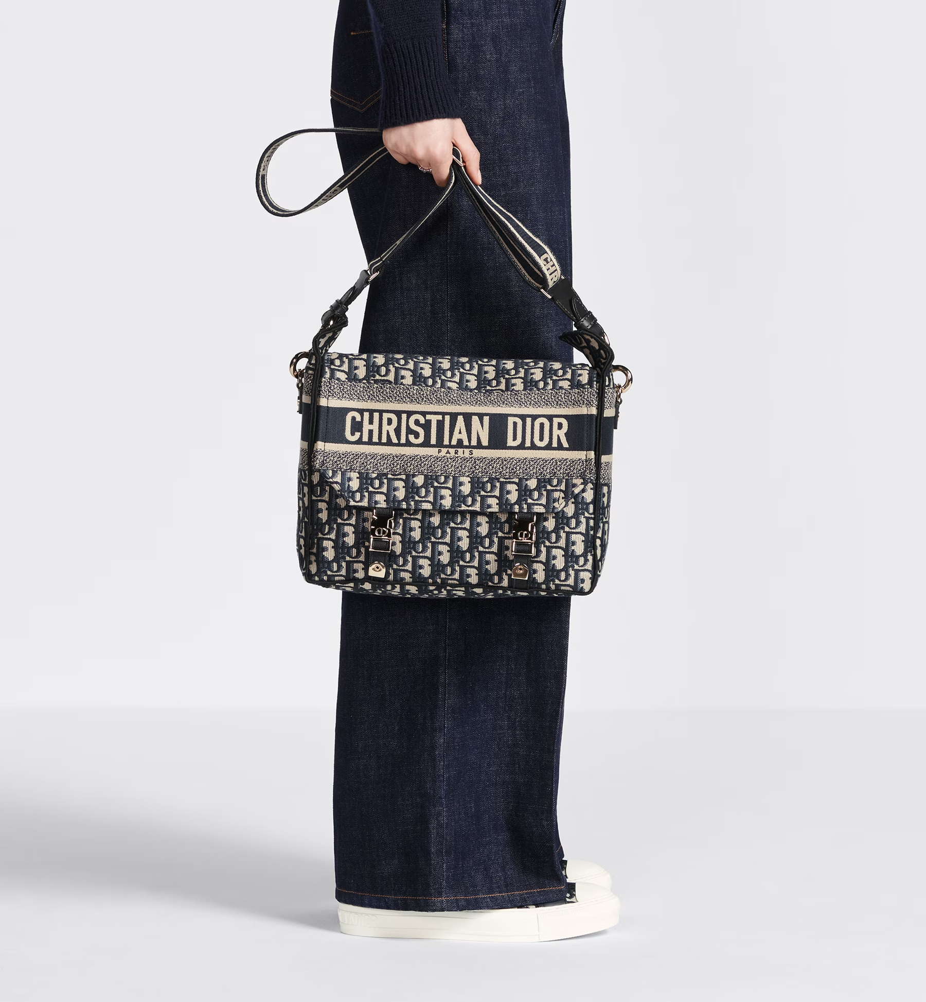Medium Diorcamp Bag Blue Dior Oblique Embroidery
