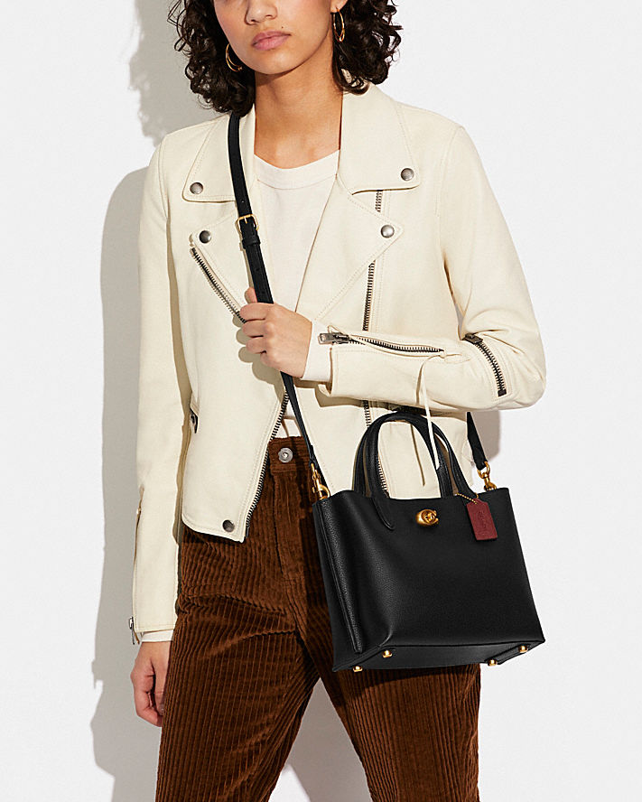 Discover the Coach Willow Tote Bag: Style, Versatility, and More