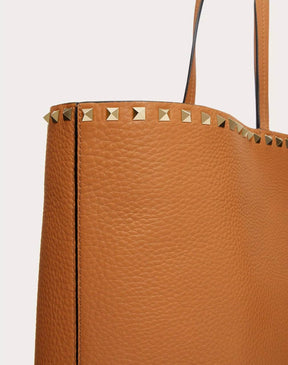 Valentino Garavani Rockstud tote bag in grainy calfskin leather
