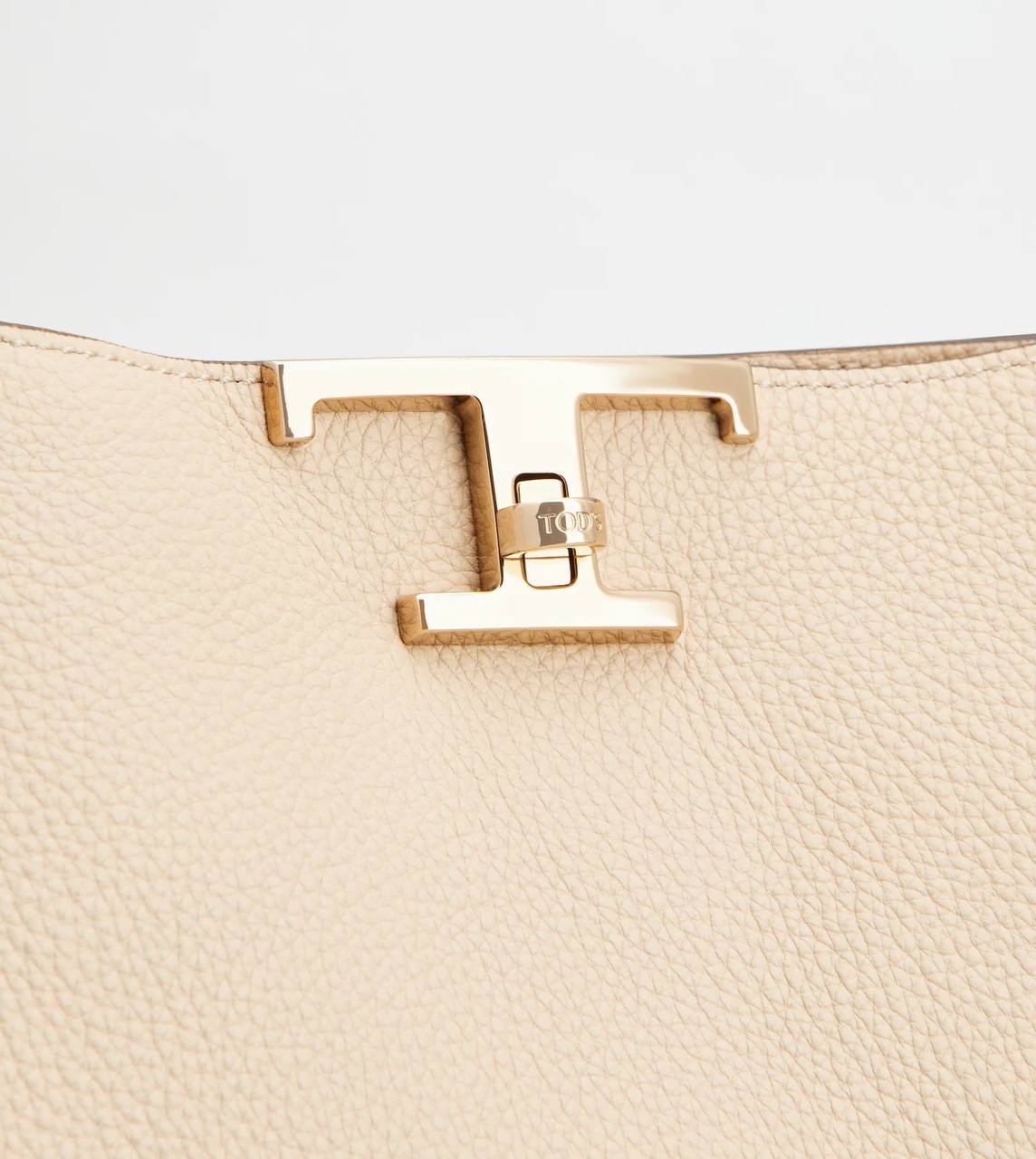 Tod’s T Timeless Shoulder Bag in Leather Medium