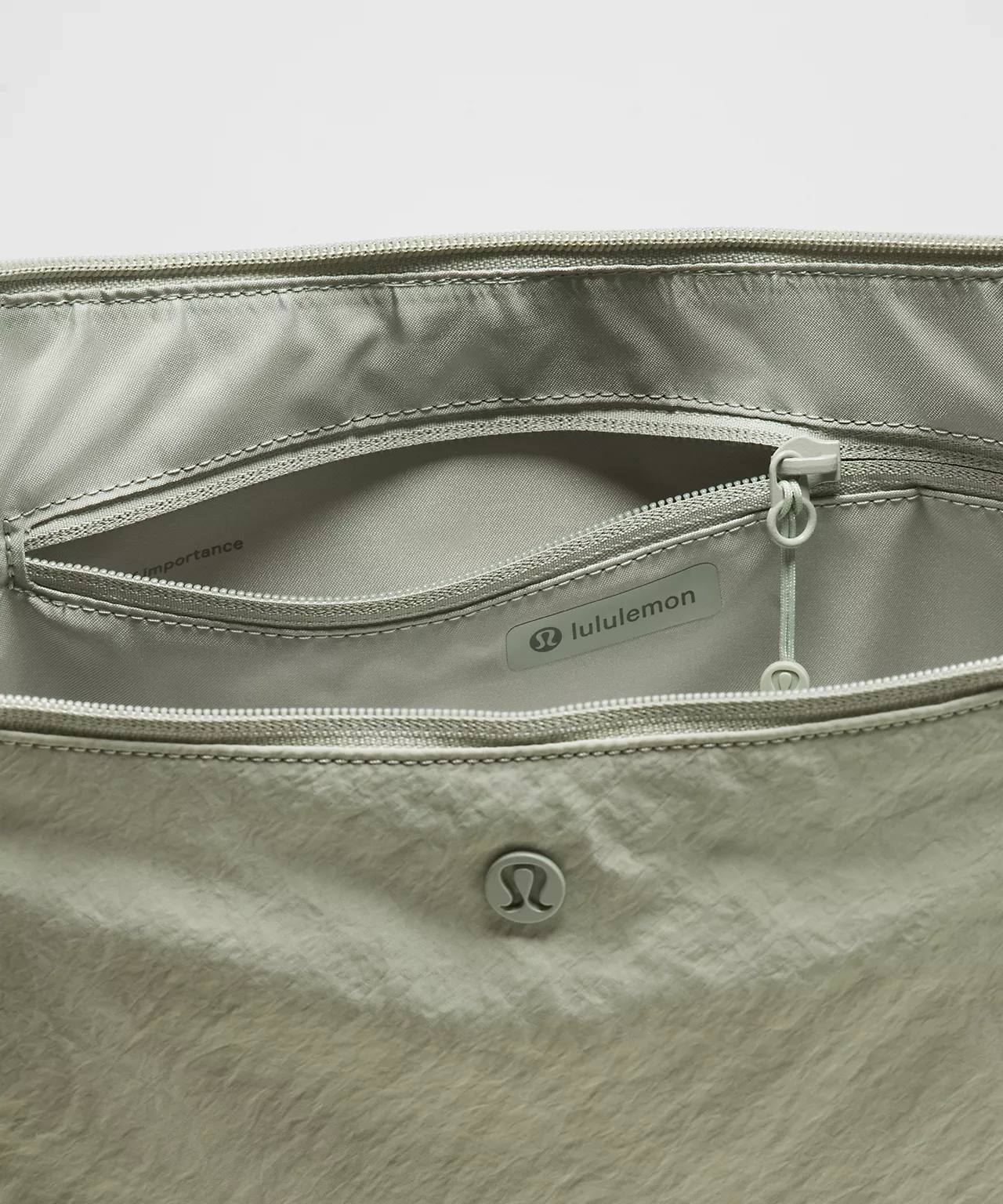 Lululemon Slouchy Sling Bag 6L - Fog Green
